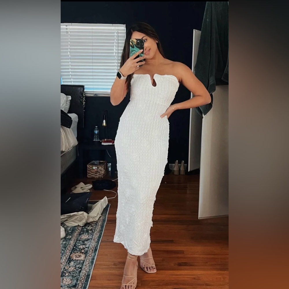 Selfie Leslie Textured White Midi Dress